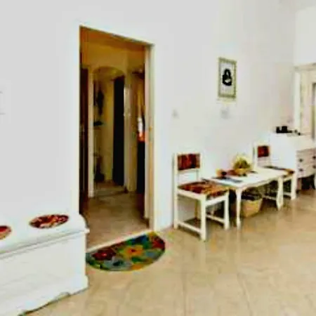Adriana Flora Apartman *
