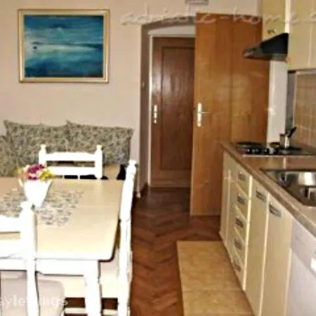 Apartman Adriana Flora *