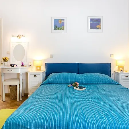 Adriana Flora Apartment