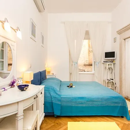 Adriana Flora Apartment *