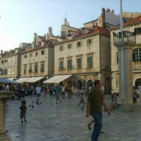 Apartament Adriana Flora *