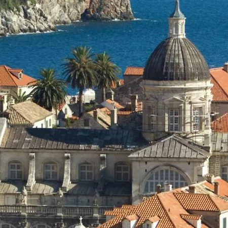 Adriana Flora Apartment *