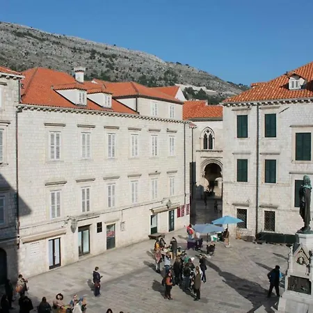 Apartament Adriana Flora