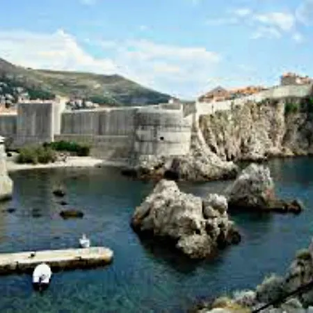 Adriana Flora Lägenhet *