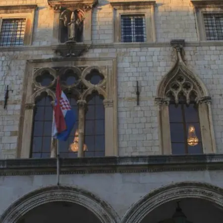 Adriana Flora Lägenhet *