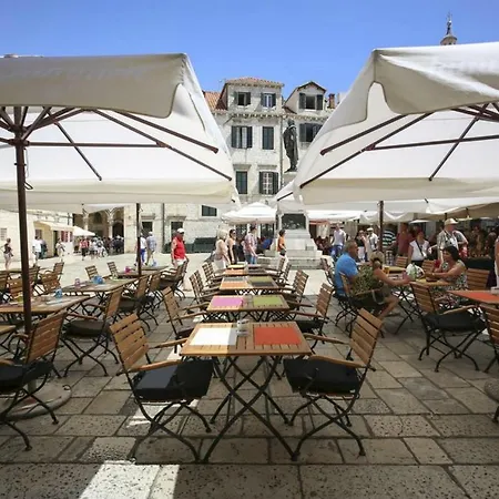 Adriana Flora * Ragusa