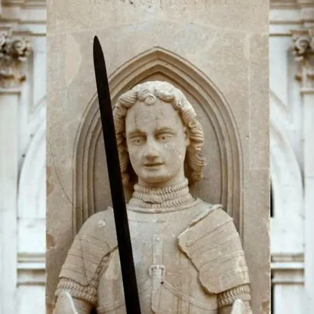 Appartamento Adriana Flora *