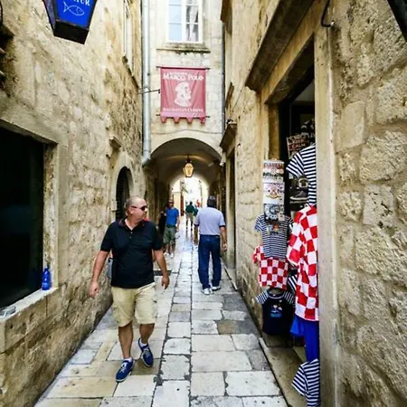 Appartamento Adriana Flora *